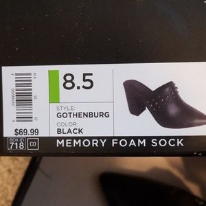 Simply Vera Wang Gothenburg Chunky Heel Pumps